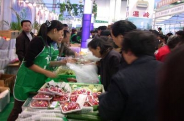 11月28日，超大參加2003年度浙江省農業(yè)博覽會。本次農業(yè)博覽會充分體現了綠色產業(yè)的主題——優(yōu)質安全、生態(tài)、產業(yè)競爭力